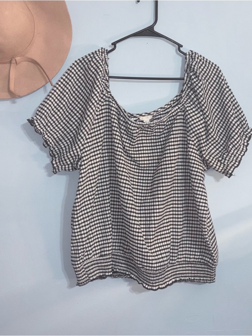 XL slight cropped Black & White Gingham Puff Sleeve Top